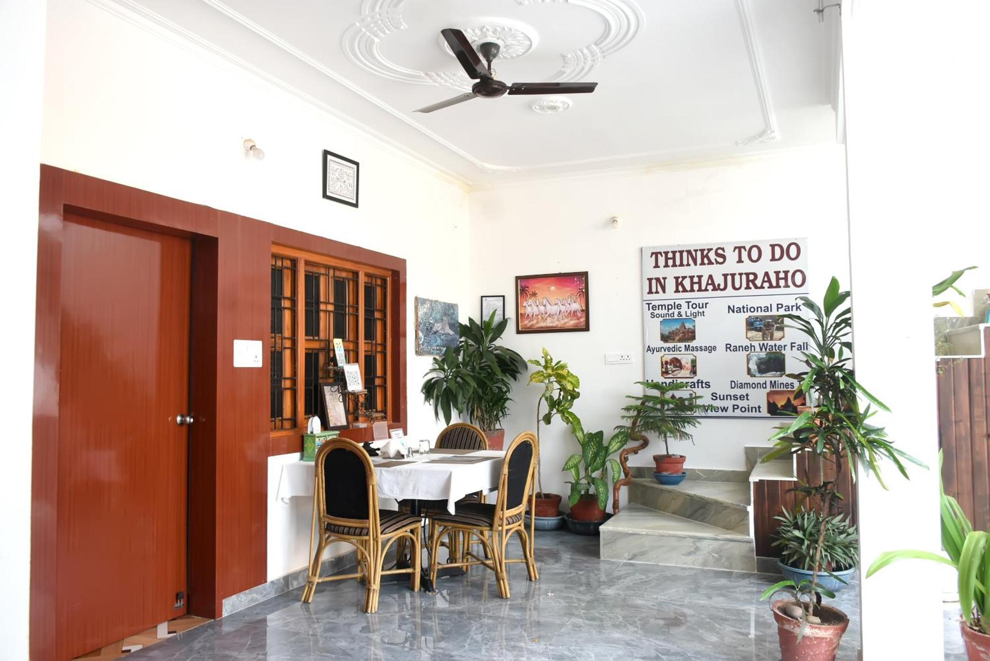 Khajuraho Glory Homestay Extérieur photo